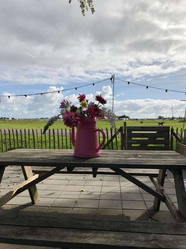 Blumen, Tischdeko, Pause, Cafe in Holland, Einkehr, Auszeit