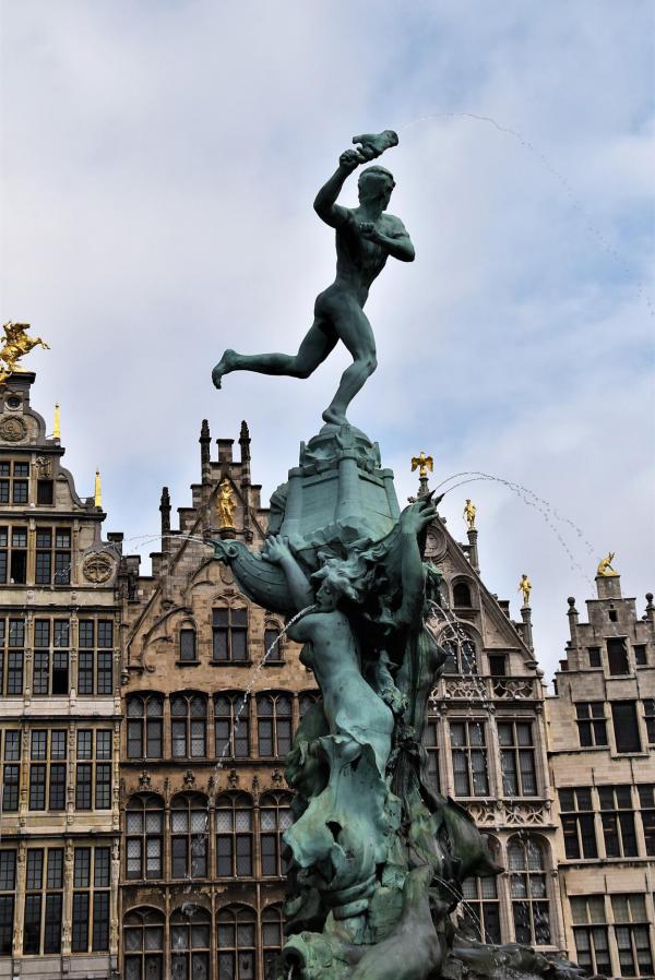 Statue Grote Markt, Antwerpen, Wahrzeichen, Brabo Statue