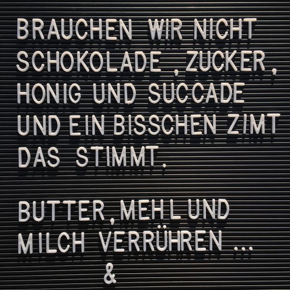 Letterboard schwarz, Text In der Weihnachtsbäckerei