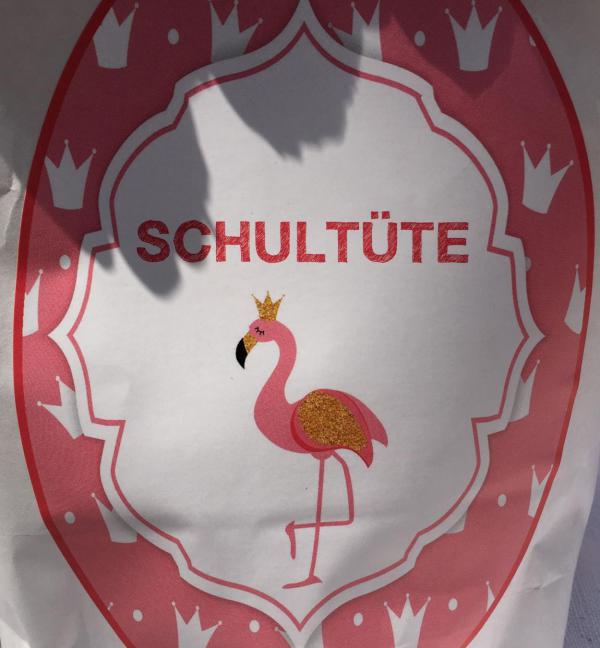 Wunderle Flamingo Schultüte, Detail Aufkleber, Schule kann beginnen, I-Männchen