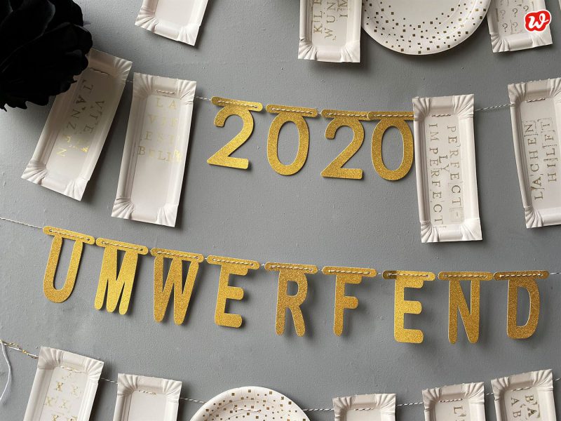 DIY Girlanden Wurstpappen bestempelt und goldene Buchstaben