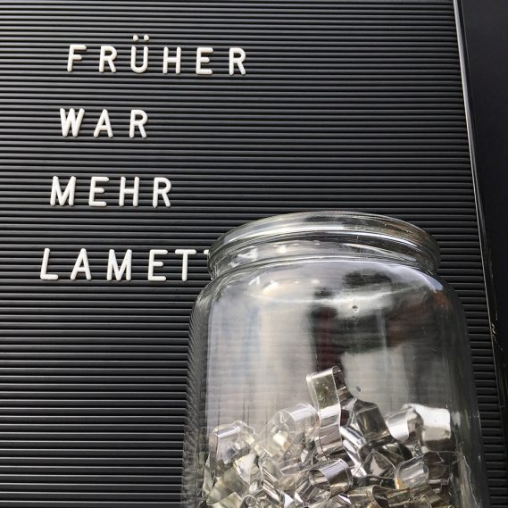 Früher war mehr Lametta mit Keksausstecherglas