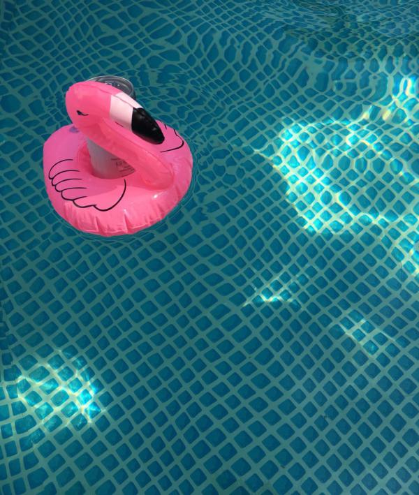 Flamingo, aufblasbarer Getränkehalter, Pool, Sommerzeit, Draussenzeit, Sommervergnügen