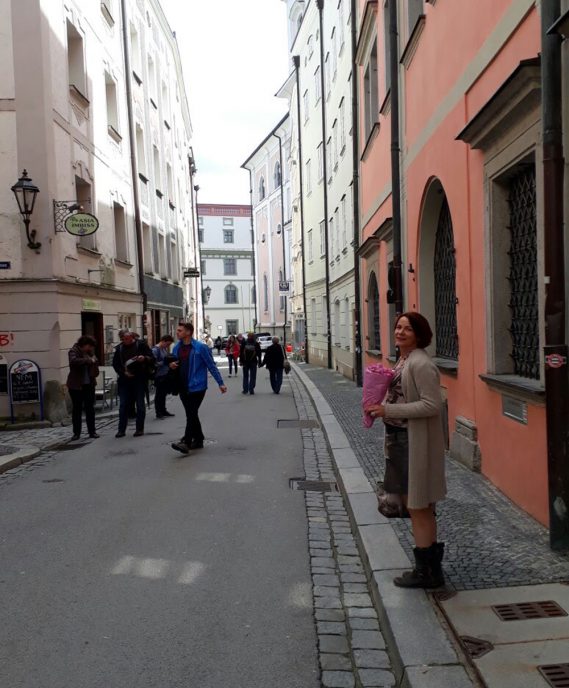 Selfie mit Blumen, Heik in Passaus Straßen