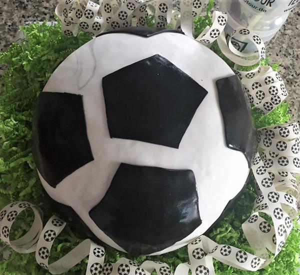 Fußballtorte, lecker, kleines Kunstwerk, Fußballfieber, WM 2018, lecker