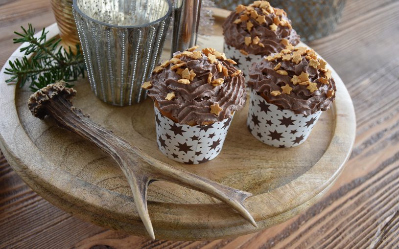 Sternencupcakes mit feinster Buttercreme weihnachtlich dekoriert