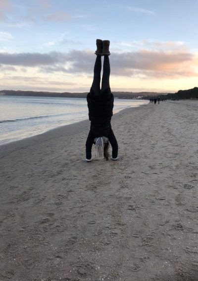 Handstand am Wasser