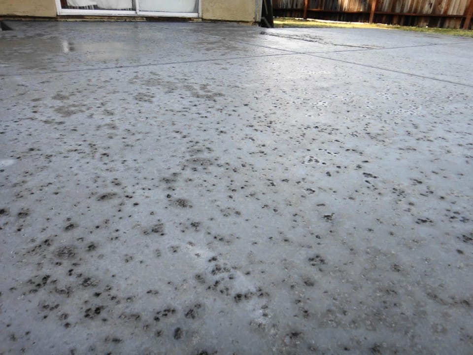 Concrete with salt treatment