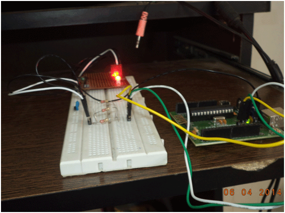 Imagem mostrando LED RGB sendo controlado pelo Arduino