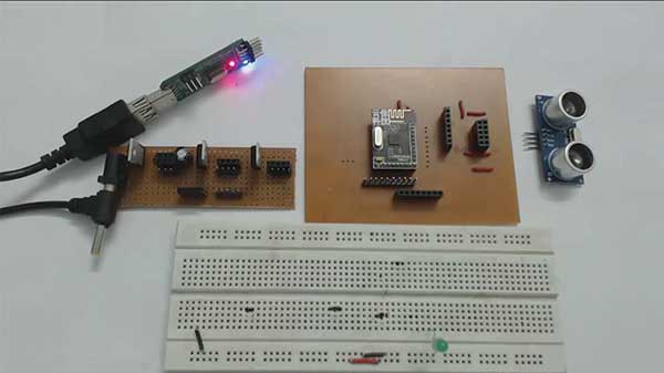 Protótipo de interface NRF24LE1 com sensor ultrassônico