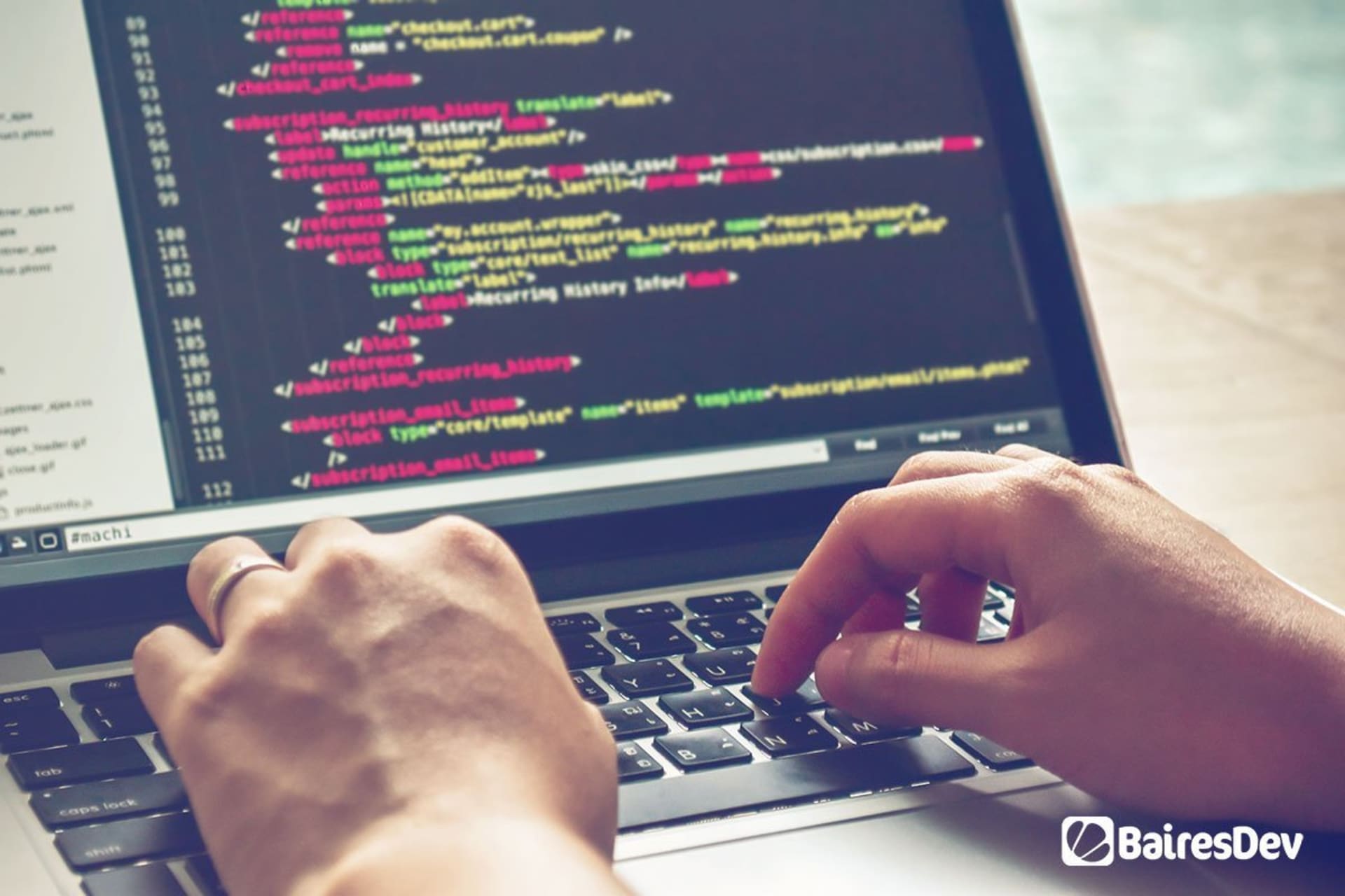 Desenvolvedor de software usando frameworks JavaScript