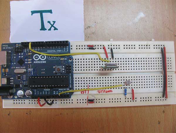 Protótipo do lado do transmissor do transmissor de dados RF analógico baseado em Arduino