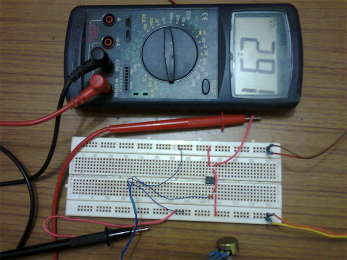 Imagem do circuito usado para testar o pino inversor do IC LM741