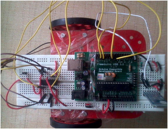 Protótipo de robô Arduino operado por dispositivos móveis