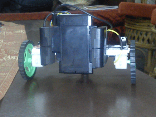 Imagem mostrando a parte traseira do robô operado móvel baseado em microcontrolador 8051