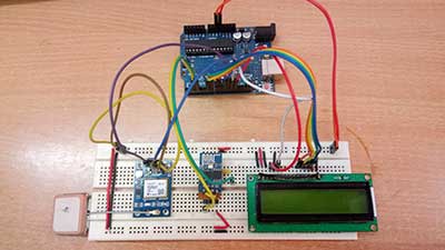 Imagem mostrando conexões de circuito do dispositivo de rastreamento de veículos IoT baseado em Arduino e ESP8266