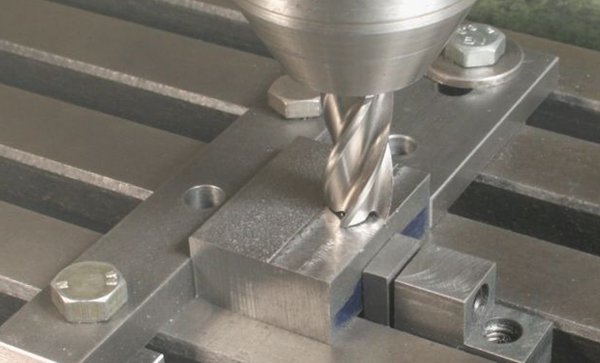 CNC parts clamping device