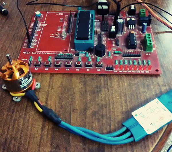 Protótipo de controlador de motor DC sem escova baseado em AVR ATMega16