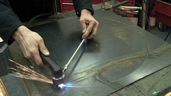 Manual circular cutting