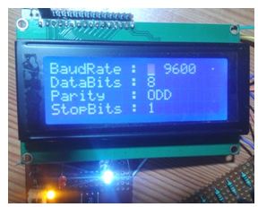 Imagem mostrando o modo de menu do testador de dados seriais UART baseado em ATmega8 