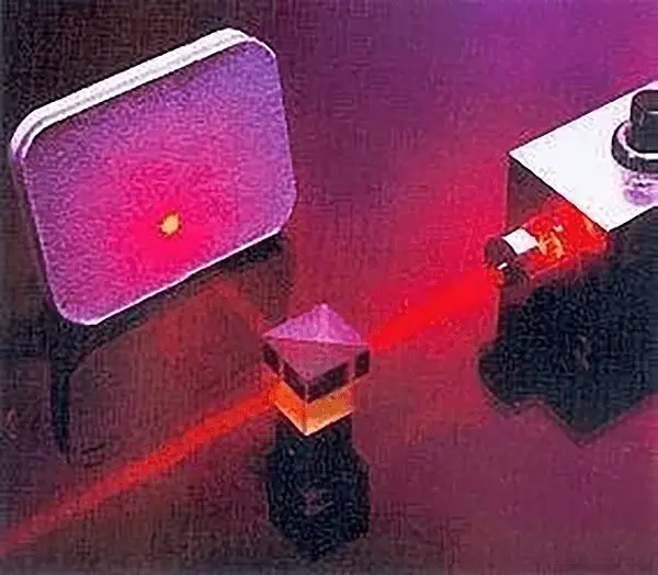 Láser de rubí fabricado por Meyman.
