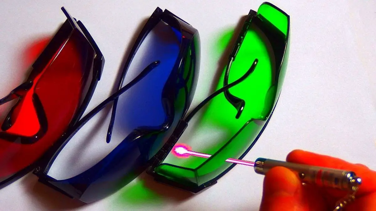 cores diferentes da lente