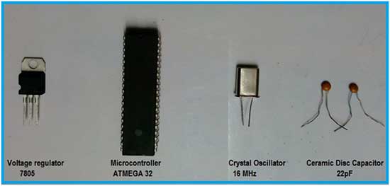 Imagem dos componentes necessários para o controlador servo múltiplo baseado em AVR ATmega32