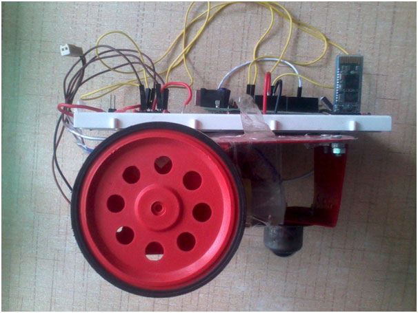 Imagem mostrando chassi e corpo do Robô Arduino
