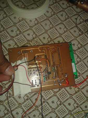 Sistema de atendimento baseado em RFID usando microcontrolador 8051