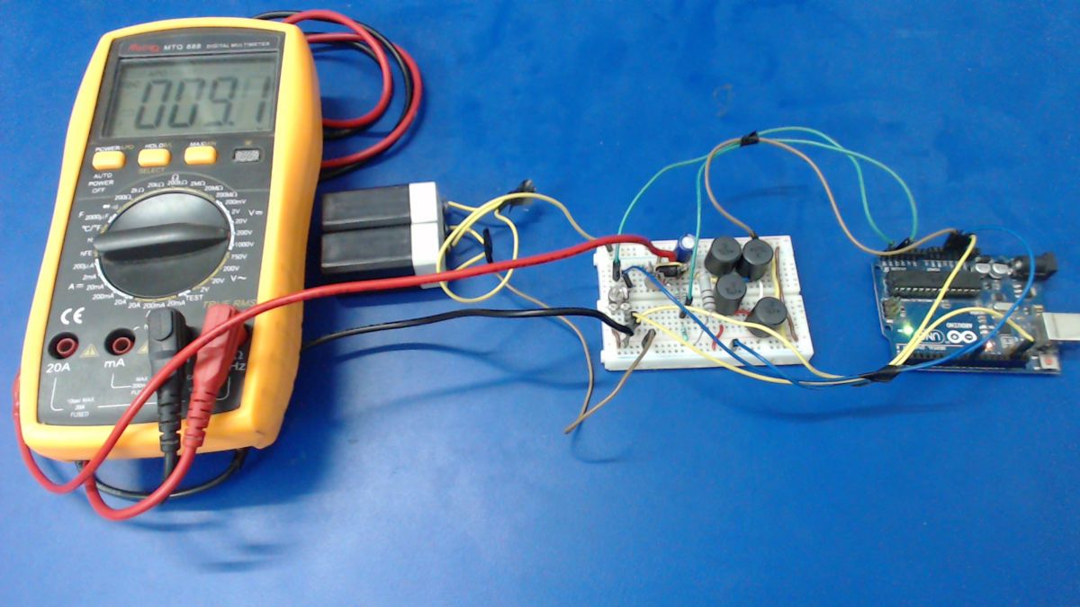 Imagem mostrando o conversor de reforço de circuito fechado em teste Imagem mostrando o conversor de reforço de circuito fechado em teste