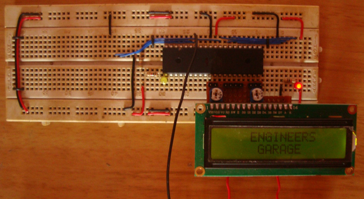   Configuração do circuito do módulo LCD construído usando controlador AVR e display LCD alfanumérico 16x2
