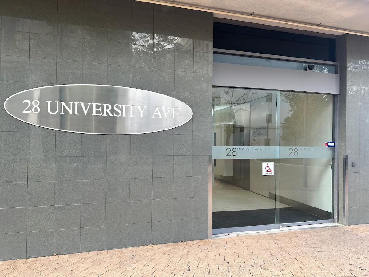 Skin by Dermatologists: Dr Rachael Anforth - Photo 2