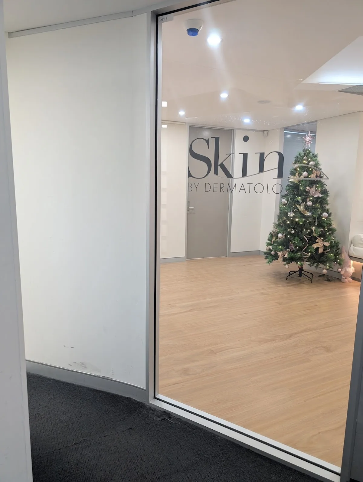 Skin by Dermatologists: Dr Rachael Anforth - Photo 4