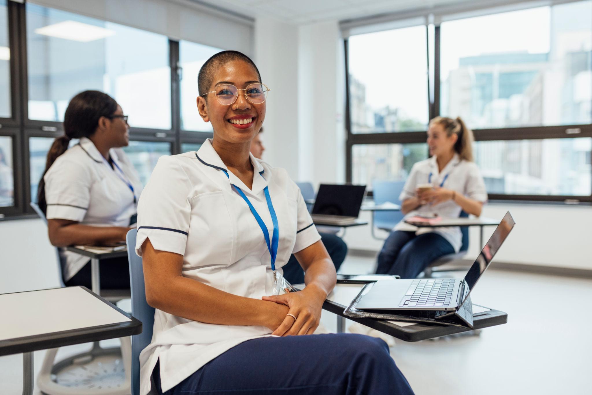 Hemşireler Neden İngilizce Konuşmakta Zorlanır? (Cambly & Preply Yeterli mi?)