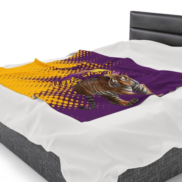 Central Tigers blanket, Central Tigers merchandise, Central Tigers fan gear, Central Tigers throw blanket, Central Tigers home decor, Central Tigers accessories, sports blanket, team logo blanket, sports-themed blanket, university blanket, blanket, team merchandise