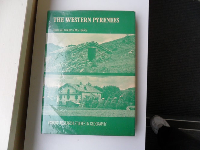 The Western Pyrenees: Differential Evolution of the French and Spanish Borderland
