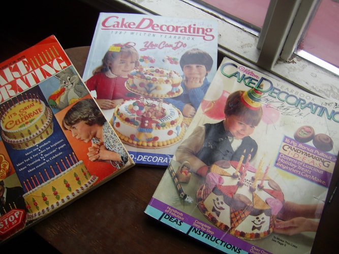 Wilton Yearbook of Cake Decorating 1979