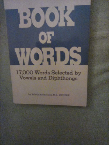 Book of words: 17,000 words selected by vowels and diphthongs