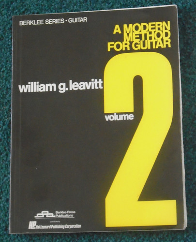 LEAVITT - Modern Method Vol.2 for Guitar (Book and Audio Online)