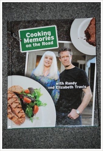Cooking Memories on the Road: With Randy and Elizabeth Travis by Elizabeth Travis (2010-05-03)