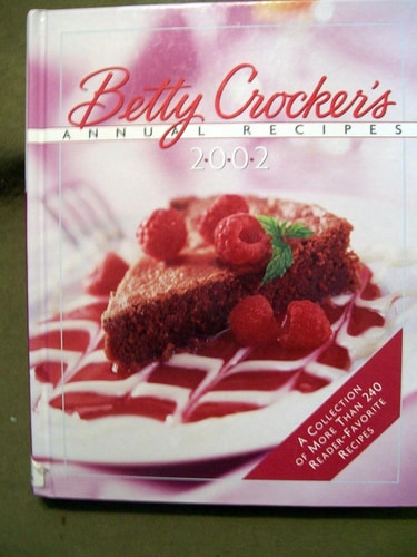 Betty Crockers Annual Recipes 2002 by betty crocker (2002) Hardcover