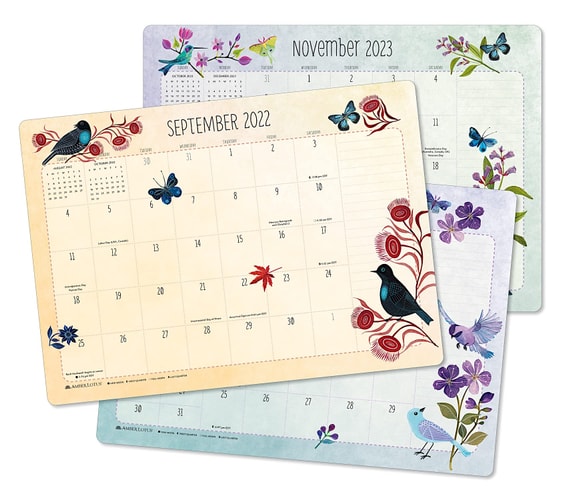 Geninne Zlatkis 2022 - 2023 Desk Pad Monthly Calendar: Feathered Friends