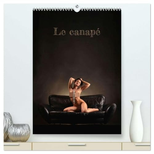 Le canapé (Calendrier mural 2026 DIN A2 horizontal) calendrier de bureau: Un meuble qui n'est pas seulement utilisé pour s'asseoir, mais aussi pour se prélasser pécheur sur les beautés érotiques