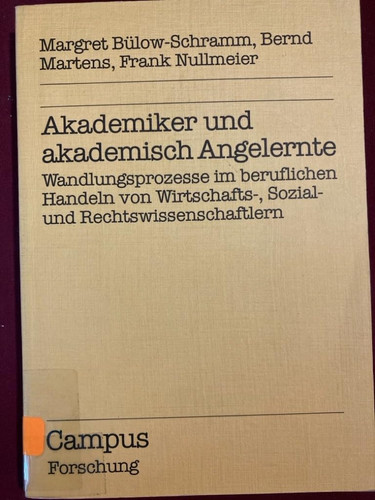 Akademiker und akademisch Angelernte: Wandlungsprozesse im beruflichen Handeln von Wirtschafts-, Sozial- und Rechtswissenschaftlern (Campus Forschung) (German Edition)