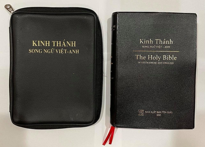 Kinh Thánh Song Ngữ + Bible Case, covers Việt Anh Bản Hiệu Đính, English Viet Bilingual Bible – With Bible Case, covers