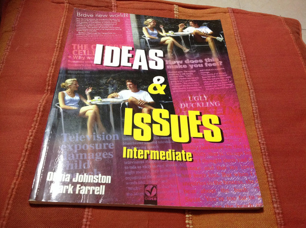IDEAS AND ISSUES INTERMEDIATE + CD