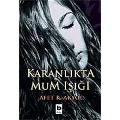 Karanlıkta mum ışığı