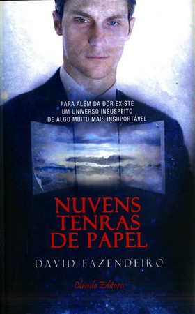Nuvens tenras de papel