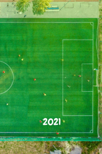 Fußballkalender 2021: Toller Notizkalender für 2021 (Januar bis Dezember 2021) mit vielen Spielfeldplänen zur Taktikplanung und Extra-Notizenseiten, ca. A5 (German Edition)