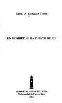 Un hombre se ha puesto de pie